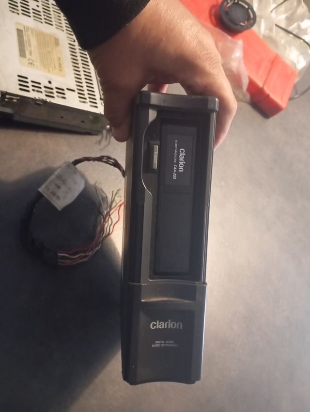 Stereo Clarion per Peugeot 406 con box per 6 CD n