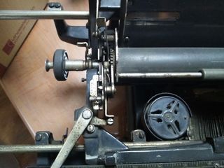 Maquina de escribir antigua