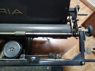 Maquina de escribir antigua