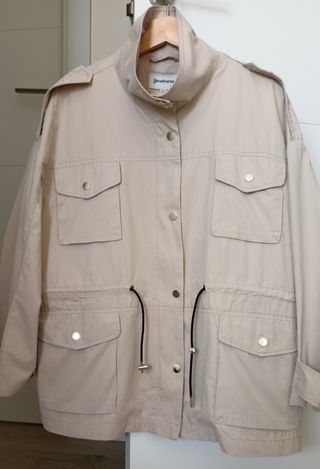 Gabardina color beige T-S.  Nueva . 