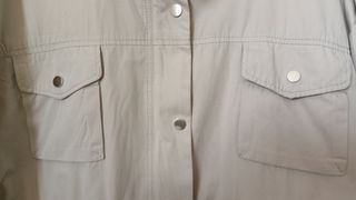 Gabardina color beige T-S.  Nueva . 