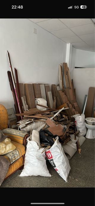 DESESCOMBROS y BAJADAS DE RESIDUOS DE OBRA