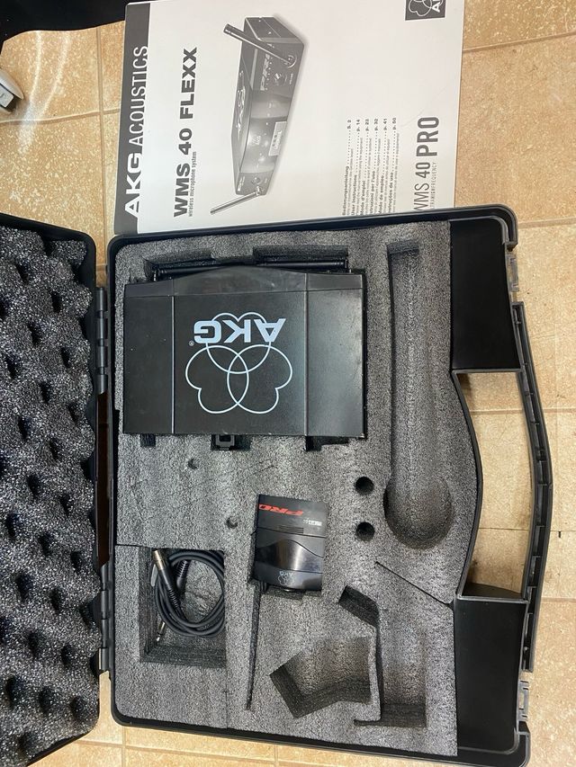 Radio AKG con peraca