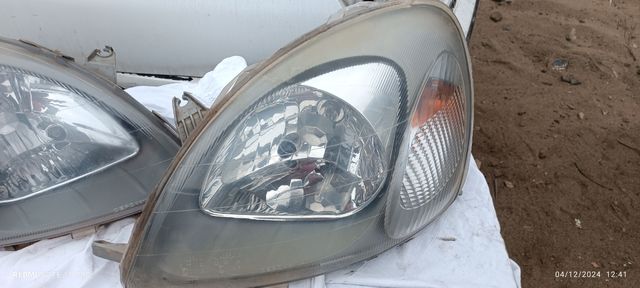 Faros Toyota Yaris