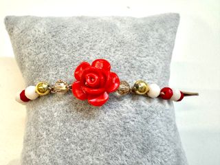Bracciale con cristalli rossi e rosa rossa
