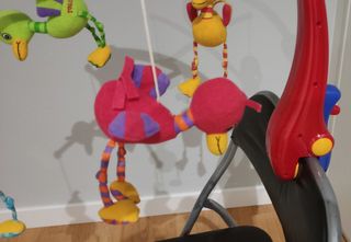 CARRUSEL MOVIL CUNA BEBE CON PATITOS TAMBALEANTES