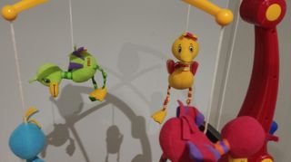 CARRUSEL MOVIL CUNA BEBE CON PATITOS TAMBALEANTES