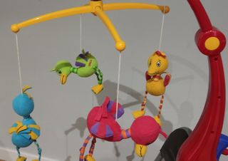 CARRUSEL MOVIL CUNA BEBE CON PATITOS TAMBALEANTES