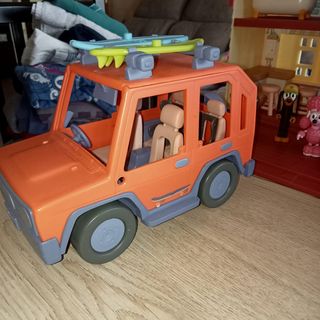 Casa, coche y personajes de bluey