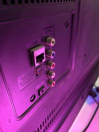 SAMSUNG TV 40" 4K UHD SMART TV WIFI