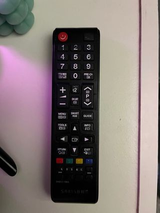 SAMSUNG TV 40" 4K UHD SMART TV WIFI