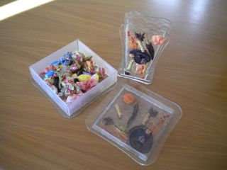 VASO + PORTA DOLCETTI DECORATI CON NATURA MORTA