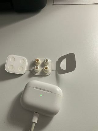 Airpods pro.