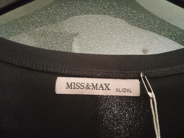 Maglietta nera con pietre e pizzo donna