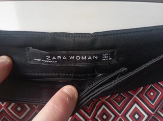 Pantalón mujer dibujos geométricos. Zara