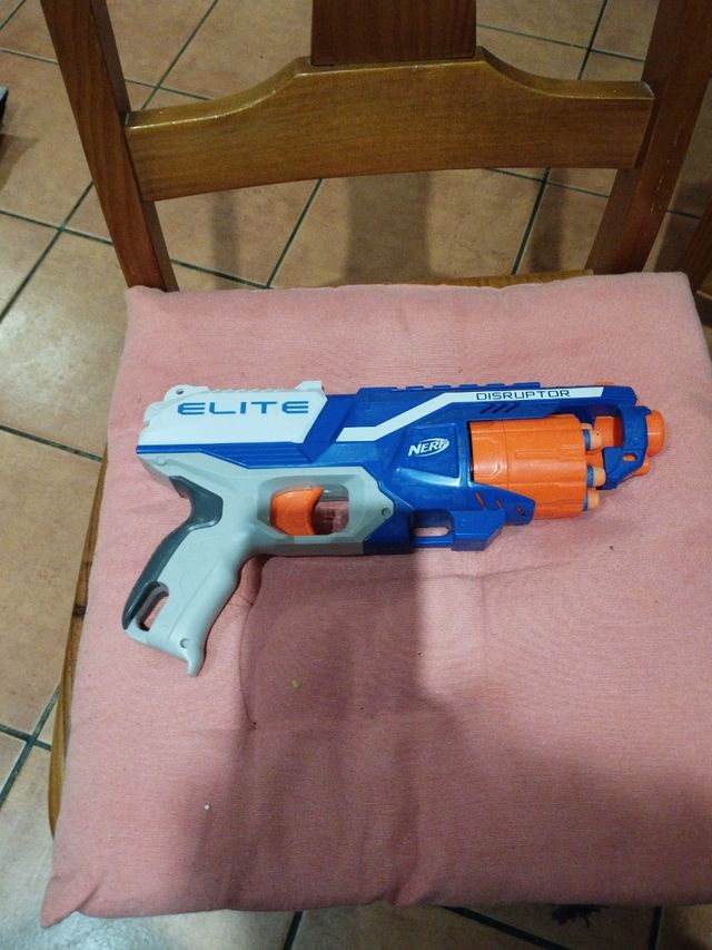 Pistola Nerf.