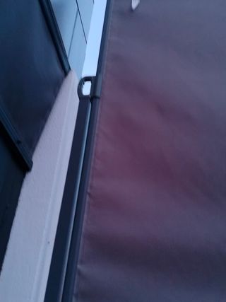 Toldo lateral retráctil