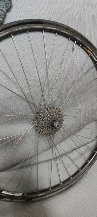 Llanta trasera de bicicleta de carretera