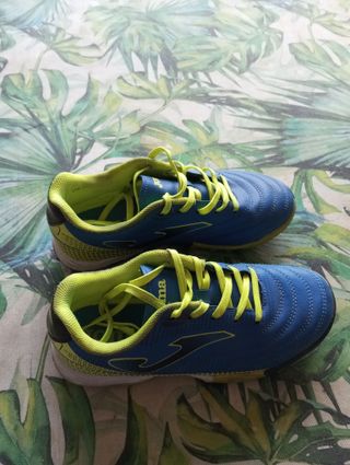Botas futbol multitacos niño talla 33