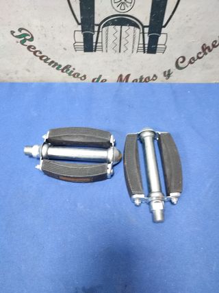 Pedales moto, bicicleta pareja