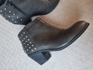 Botin con tachuelas 37