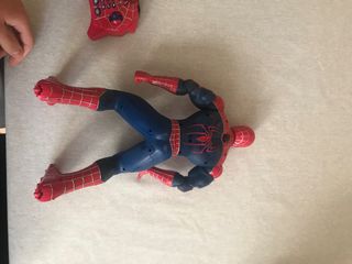 Figura rodante de Spiderman con ruedas y mando