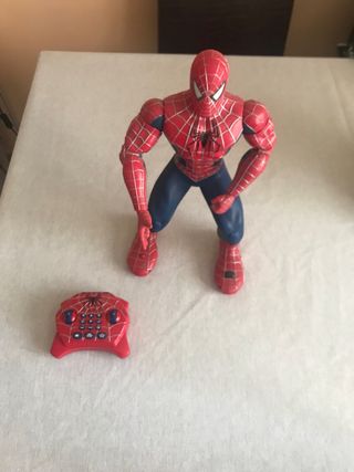Figura rodante de Spiderman con ruedas y mando