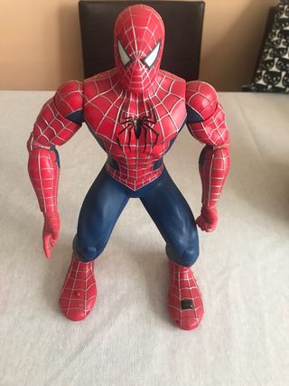 Figura rodante de Spiderman con ruedas y mando