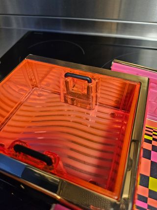 Coche con luz - piscina y 2 muñecas LoL surprise