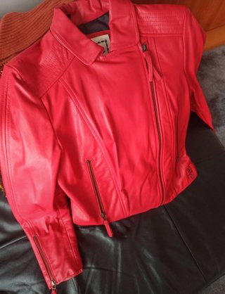 Cazadora de cuero roja de Mango