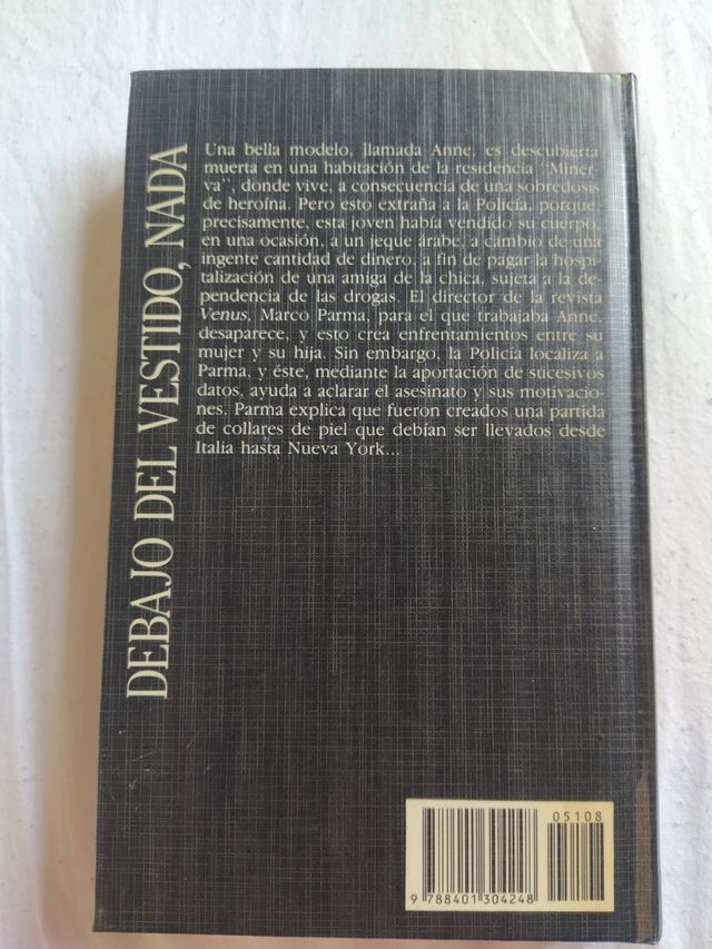 Debajo del vestido, nada