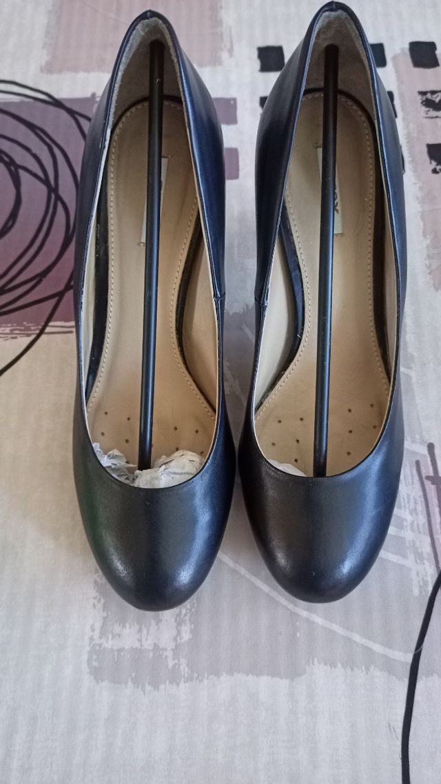 Zapato tacón negro clásico Geox