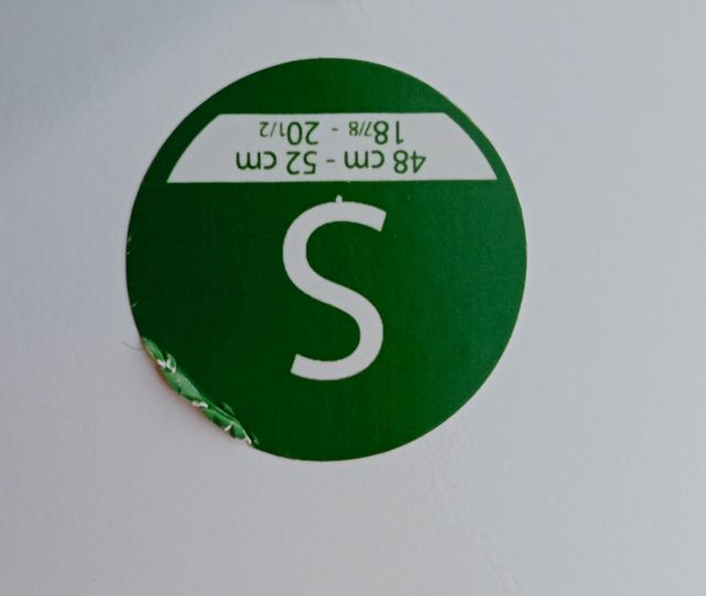 Casco de esquí infantil.