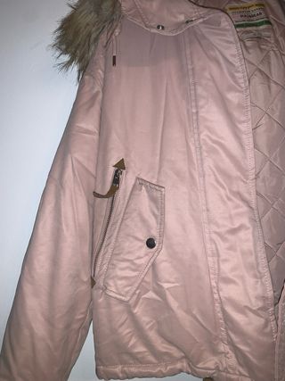 Chaquetón capucha con pelos