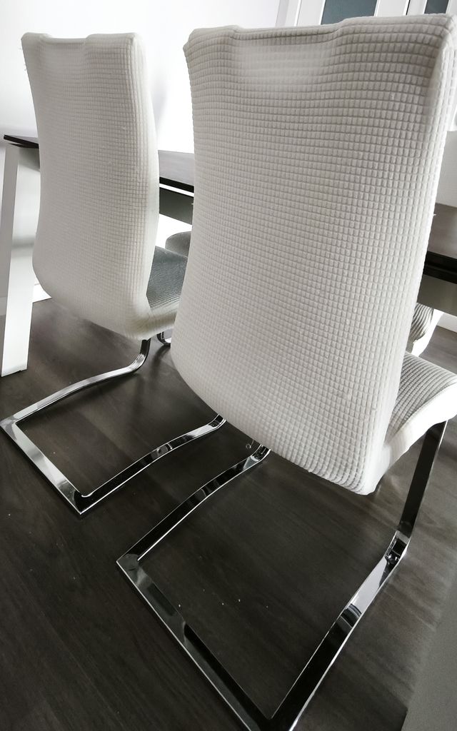 Sillasde comedor blancas con patas metalizadas (4)