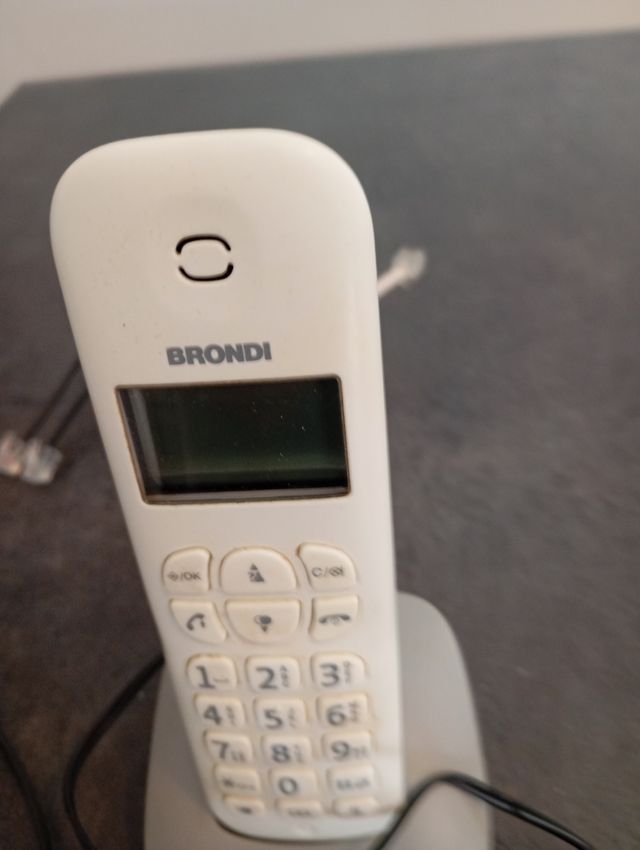 2 telefoni cordless 1 Brondi,1 Philips