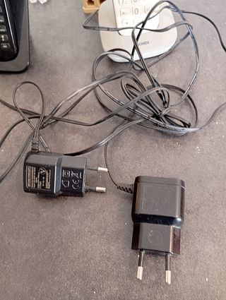 2 telefoni cordless 1 Brondi,1 Philips