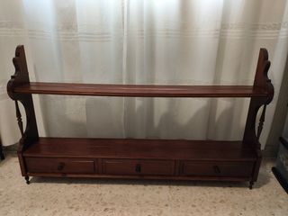 Repisa de madera con cajones