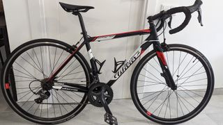 Bicicleta de carretera Wilier + casco Van Rysel M