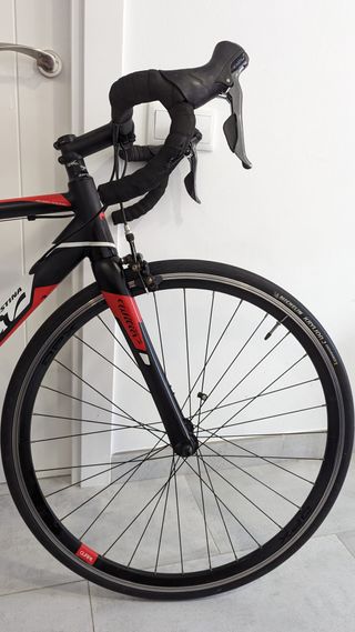 Bicicleta de carretera Wilier + casco Van Rysel M