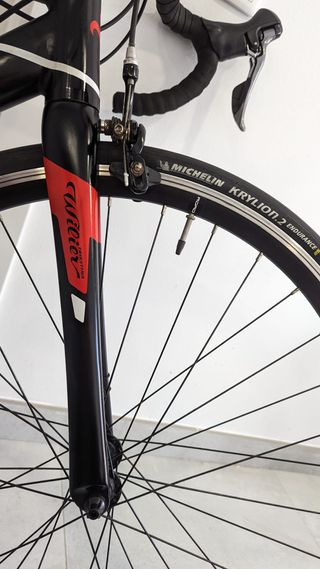 Bicicleta de carretera Wilier + casco Van Rysel M