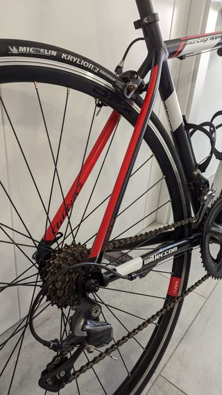 Bicicleta de carretera Wilier + casco Van Rysel M