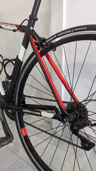 Bicicleta de carretera Wilier + casco Van Rysel M