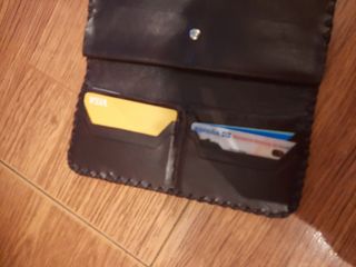 Cartera de cuero hecha a mano