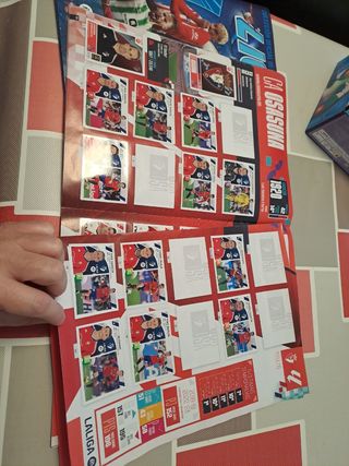 Album liga 2023-24 con 310 pegados aprox
