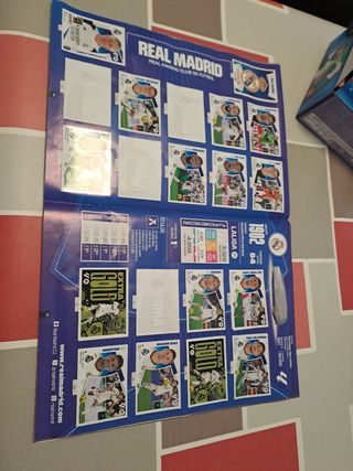 Album liga 2024-25 con 410 pegados aprox