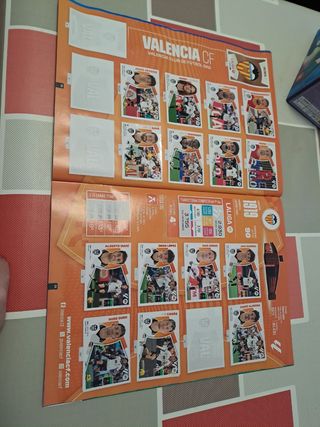 Album liga 2024-25 con 410 pegados aprox