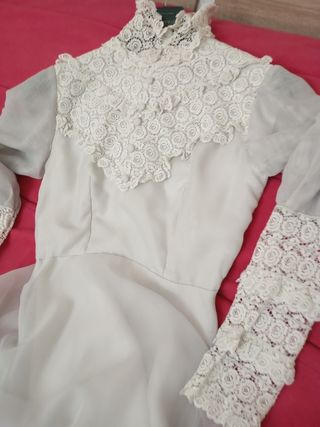 Vestido antiguo de época encajes amano