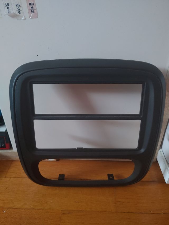 Marco radio con caja Renault trafic 3,nissan nv300