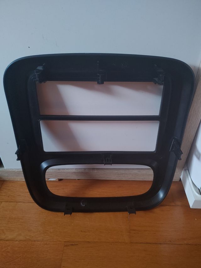 Marco radio con caja Renault trafic 3,nissan nv300